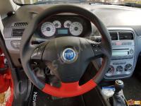Fiat Grande Punto - anno 2009 - Rivestimento volante in vera pelle con personalizzazione - Il volante montato. (DOPO)