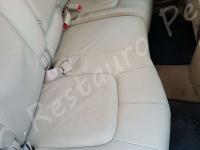Nissan Murano  - anno 2009 - Pulizia interno in pelle e restauro pomello cambio - Particolare della seduta del divano posteriore. (DOPO)