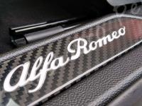Alfa Romeo Giulia  - anno 2016 - Pulizia interno in pelle e piccolo restauro sedile guida - Dettagli del lavoro finito. 03 (DOPO)