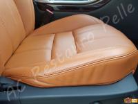Range Rover Sport - anno 2010 - Restauro di sedili e plastiche e pulizia interno in pelle - Dettaglio del fianchetto destro seduta lato passeggero. (DOPO)