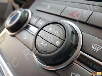 Range Rover Sport - anno 2010 - Restauro di sedili e plastiche e pulizia interno in pelle - Dettaglio dei comandi del climatizzatore con vernice appiccicosa. (DOPO)