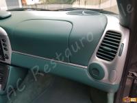 Porsche 911 Carrera 4 (996) - anno 1999 - Restauro completo dell’interno in pelle e della radica - Particolare del cruscotto lato passeggero. (DOPO)