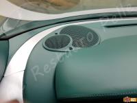 Porsche 911 Carrera 4 (996) - anno 1999 - Restauro completo dell’interno in pelle e della radica - Dettaglio del profilo alla base del parabrezza. (DOPO)