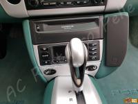 Porsche 911 Carrera 4 (996) - anno 1999 - Restauro completo dell’interno in pelle e della radica - Dettaglio console centrale e leva cambio automatico. (DOPO)