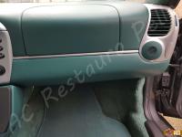 Porsche 911 Carrera 4 (996) - anno 1999 - Restauro completo dell’interno in pelle e della radica - Dettaglio della parte destra della plancia. (DOPO)