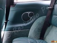 Porsche 911 Carrera 4 (996) - anno 1999 - Restauro completo dell’interno in pelle e della radica - Particolare dell'altoparlante destro posteriore. (DOPO)