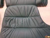 Porsche 911 Carrera 4 (996) - anno 1999 - Restauro completo dell’interno in pelle e della radica - Dettaglio della seduta posteriore sinistra con buco di sigaretta. (DOPO)