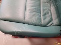 Porsche 911 Carrera 4 (996) - anno 1999 - Restauro completo dell’interno in pelle e della radica - Dettaglio del fianchetto sinistro della seduta lato guida. (DOPO)