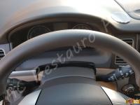 Ssangyong Korando - anno 2015 - Pulizia interno in pelle e restauro volante - Dettaglio della parte superiore della corona. (DOPO)