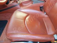 Porsche Boxster (987) - anno 2007 - Pulizia interno in pelle e restauro plastiche - Particolare della seduta del sedile guida. (PRIMA)