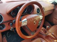 Porsche Boxster (987) - anno 2007 - Pulizia interno in pelle e restauro plastiche - Panoramica del volante. (PRIMA)