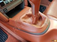 Porsche Boxster (987) - anno 2007 - Pulizia interno in pelle e restauro plastiche - Particolare della cuffia del cambio. (PRIMA)