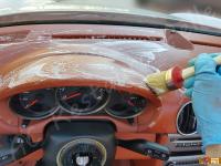 Porsche Boxster (987) - anno 2007 - Pulizia interno in pelle e restauro plastiche - Lavaggio della pelle del cruscotto. (PRIMA)