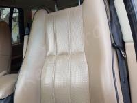 Range Rover Vogue TDV8 (L322) - anno 2008 - Restauro completo dell’interno in pelle e delle plastiche  - Lo schienale del sedile guida. (PRIMA)