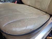 Range Rover Vogue TDV8 (L322) - anno 2008 - Restauro completo dell’interno in pelle e delle plastiche  - Dettaglio della seduta nella zona più danneggiata. (PRIMA)