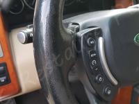 Range Rover Vogue TDV8 (L322) - anno 2008 - Restauro completo dell’interno in pelle e delle plastiche  - Dettaglio dell'impugnatura sinistra del volante. (PRIMA)