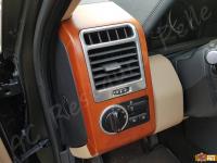 Range Rover Vogue TDV8 (L322) - anno 2008 - Restauro completo dell’interno in pelle e delle plastiche  - Particolare dell'inserto in radica lato guida. (PRIMA)