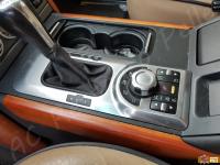 Range Rover Vogue TDV8 (L322) - anno 2008 - Restauro completo dell’interno in pelle e delle plastiche  - Panoramica del tunnel centrale. (PRIMA)