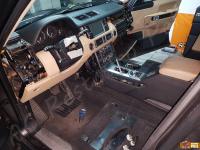 Range Rover Vogue TDV8 (L322) - anno 2008 - Restauro completo dell’interno in pelle e delle plastiche  - Panoramiche dell'abitacolo durante i lavori. (PRIMA)