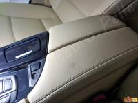 BMW 525d Xdrive (F11) - anno 2011 - Restauro maniglie portiere e bracciolo centrale - Il bracciolo centrale. (PRIMA)