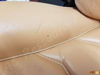 Ferrari 308 GTSi quattrovalvole - anno 1984 - Restauro di sedili e volante e pulizia dell’interno - Dettaglio del fianchetto esterno sedile passeggero. (PRIMA)