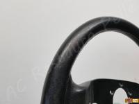 Ferrari 308 GTSi quattrovalvole - anno 1984 - Restauro di sedili e volante e pulizia dell’interno - Dettaglio della parte sinistra della corona. La più rovinata. (PRIMA)