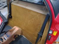 Ferrari 308 GTSi quattrovalvole - anno 1984 - Restauro di sedili e volante e pulizia dell’interno - La moquette interna. (PRIMA)