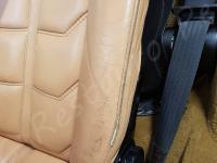 Ferrari 308 GTSi quattrovalvole - anno 1984 - Restauro di sedili e volante e pulizia dell’interno - Dettaglio del fianchetto sinistro lato guida. (PRIMA)
