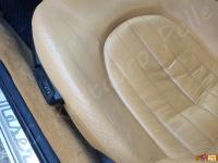Maserati 4200GT Spyder CambioCorsa - anno 2003 - Restauro completo dell’interno - Dettaglio del fianchetto sinistro della seduta. (PRIMA)