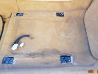 Maserati 4200GT Spyder CambioCorsa - anno 2003 - Restauro completo dell’interno - Dettaglio della moquette lato guida. (PRIMA)