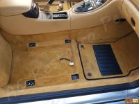 Maserati 4200GT Spyder CambioCorsa - anno 2003 - Restauro completo dell’interno - Panoramica della moquette lato passeggero. (PRIMA)