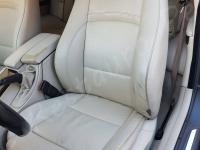 BMW 335d E92 - anno 2010 - Restauro sedili, volante e lavaggio abitacolo. - Il sedile di guida. (PRIMA)