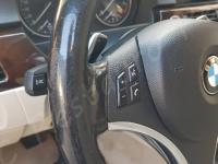 BMW 335d E92 - anno 2010 - Restauro sedili, volante e lavaggio abitacolo. - Particolare dell'impugnatura sinistra. (PRIMA)