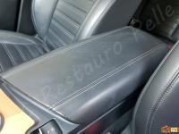 Alfa Romeo Stelvio 2000 turbo Q4 - anno 2017 - Pulizia e trattamento dell’interno in pelle - Particolare del bracciolo centrale. (PRIMA)