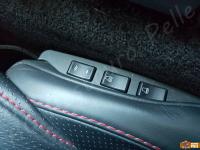 Aston Martin DB9 Le Mans - anno 2008 - Pulizia e ammorbidimento dell’interno in pelle - Dettagli del sedile guida. (PRIMA)