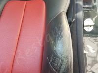 Mercedes Benz SLK 200 Kompressor - anno 2002 - Restauro completo degli interni - Particolare del fianchetto sinistro sedile di guida. (PRIMA)