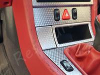 Mercedes Benz SLK 200 Kompressor - anno 2002 - Restauro completo degli interni - Parte bassa della consolle centrale. (PRIMA)