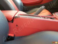 Mercedes Benz SLK 200 Kompressor - anno 2002 - Restauro completo degli interni - Pare destra del tunnel centrale. (PRIMA)