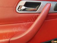 Mercedes Benz SLK 200 Kompressor - anno 2002 - Restauro completo degli interni - La maniglia della portiera di guida. (PRIMA)