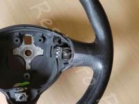 Alfa Romeo 156 TI - anno 2004 - Rivestimento volante in vera pelle con personalizzazione - Particolare dell'impugnatura destra. (PRIMA)