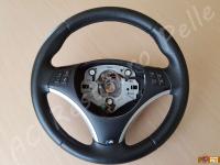 BMW serie 1 (E87) - anno 2008 – Rivestimento volante, pomelli e cuffie in vera pelle con personalizzazioni - Panoramica del volante. (PRIMA)