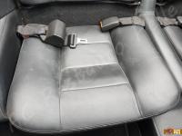 Ferrari Mondial T cabrio - anno 1992 - Restauro completo degli interni >>>> - Particolare della seduta di un sedile posteriore. (PRIMA)