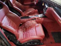 Ferrari 599 GTB - Lavaggio completo dell’interno con trattamento ammorbidente - Panoramica abitacolo lato passeggero. (PRIMA)