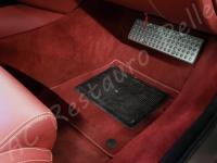 Ferrari 599 GTB - Lavaggio completo dell’interno con trattamento ammorbidente - Zona piedi lato passeggero. (PRIMA)