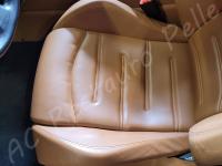 Ferrari F430 - Lavaggio completo dell’interno in pelle e della moquette - - Particolare della seduta di guida. (PRIMA)