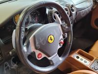 Ferrari F430 - Lavaggio completo dell’interno in pelle e della moquette - - Panoramica del cruscotto. (PRIMA)