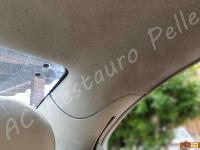 Mercedes classe E 320CDI (W211) - anno 2006 - Restauro completo interno in pelle  - Dettaglio del tessuto dei montanti posteriori. (PRIMA)