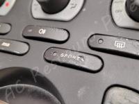 Maserati 4200GT – Restauro dei pulsanti soft touch retroilluminati >>>> - Dettaglio ravvicinato dei tasti dei servizi accessori. (PRIMA)