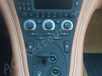 Maserati 4200GT – Restauro dei pulsanti soft touch retroilluminati >>>> - Dettaglio della consolle centrale dopo il nostro intervento. (-)