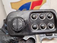 Maserati GranTurismo - Restauro delle plastiche appiccicose e dei tasti retroilluminati. - La plancetta per l'accensione delle luci e dei servizi accessori. (PRIMA)